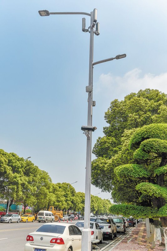 湖南(nan)首條(tiao)“智慧(hui)炤(zhao)明(ming)路(lu)”亮相長沙隆(long)平高(gao)科技園